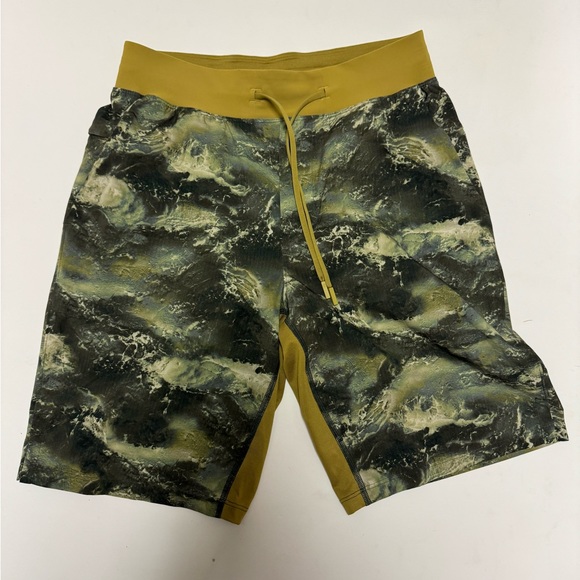Lululemon Mens High Dive Auric Gold The T.H.E. Shorts 9” Linerless- Small - Picture 1 of 3